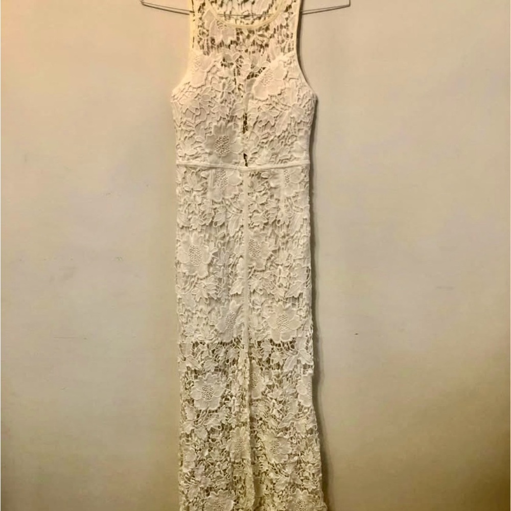 Elegant Lace Sleeveless White Dress